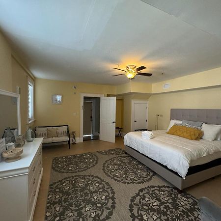 Comfy Carriage House Steps From The River Savannah Exterior foto