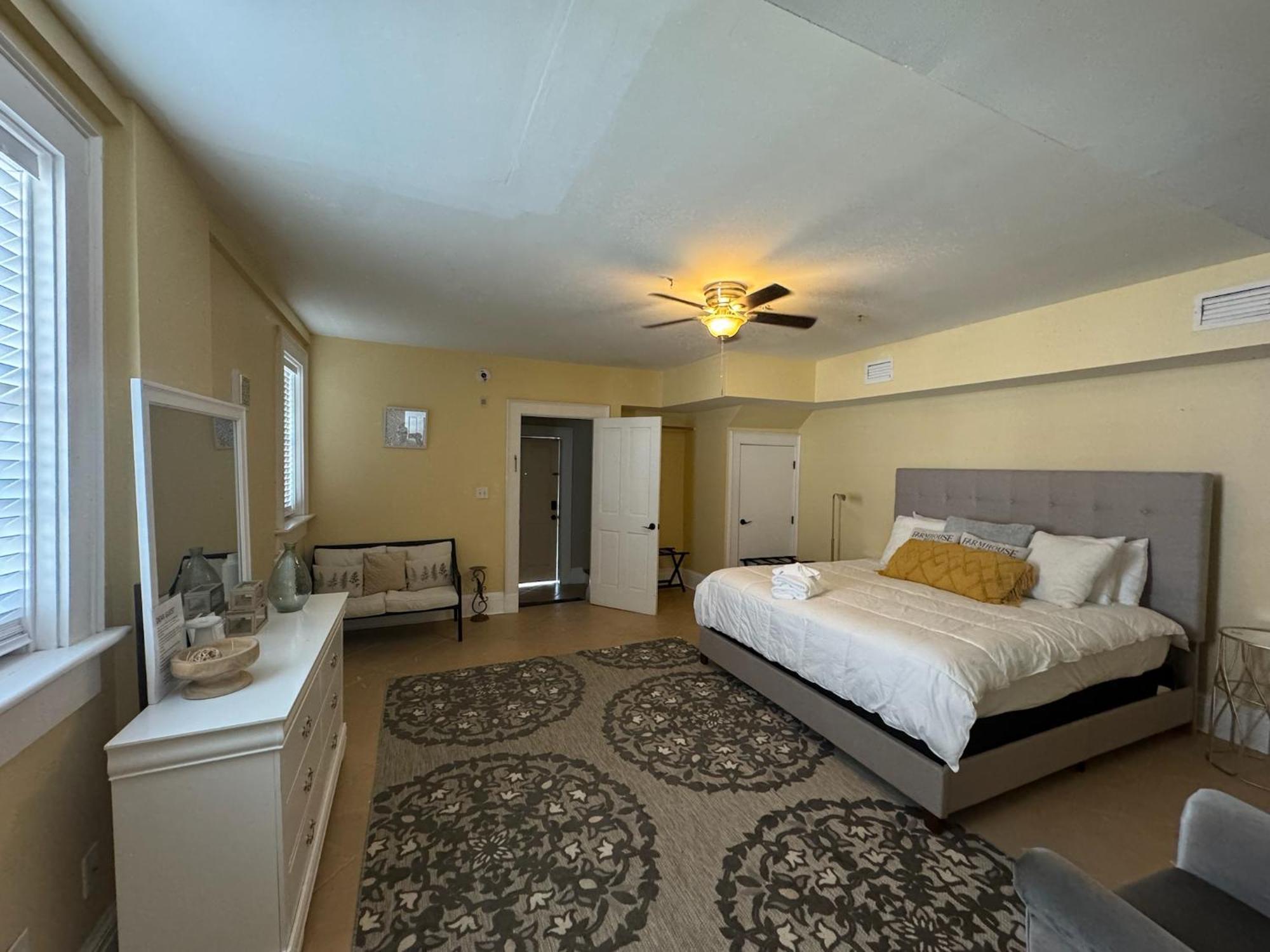 Comfy Carriage House Steps From The River Savannah Exterior foto