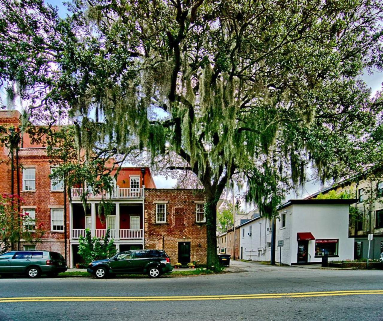 Comfy Carriage House Steps From The River Savannah Exterior foto